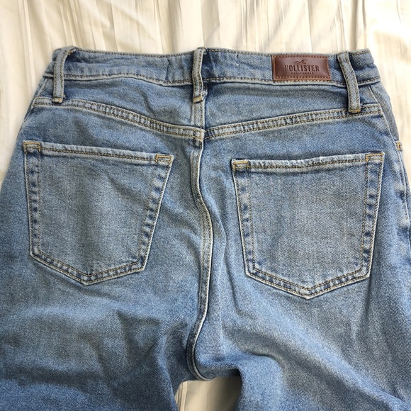 NWOT Hollister Dad Jeans. Size 3 Regular. Ultra High-Rise - Picture 2 of 5